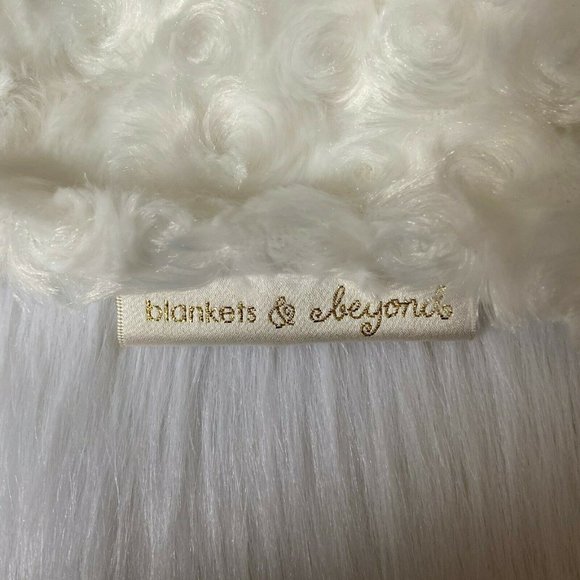 Blankets & Beyond White Rosette Teddy Bear Nunu - Picture 4 of 4